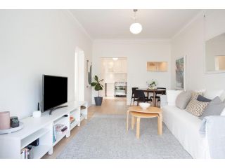 Boho Darling Point Apartment, Sydney - 4