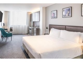 Holiday Inn & Suites Sydney Bondi Junction, an IHG Hotel Hotel, Sydney - 1