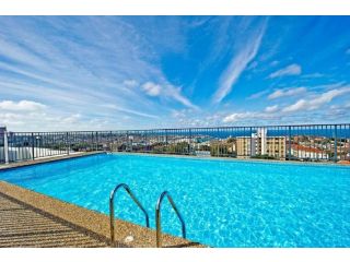 Bondi Beach Ocean View Rooftop Pool Apartment, Sydney - 2