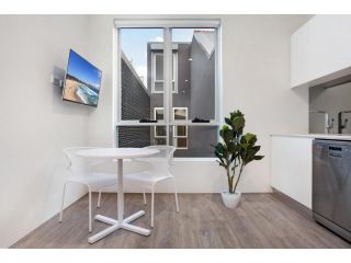 Bondi Beach Studio King Suite 1 Apartment, Sydney - 4