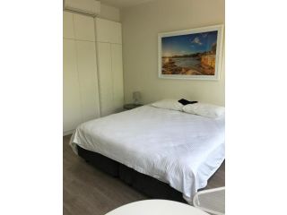 Bondi Beach Studio King Suite + Balcony Apartment, Sydney - 5