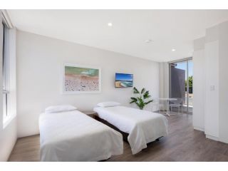 Bondi Beach Studio Penthouse Suite + Balcony Apartment, Sydney - 1