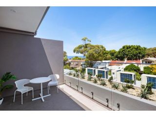 Bondi Beach Studio Penthouse Suite + Balcony Apartment, Sydney - 4