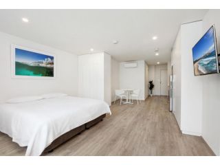 Bondi Beach Studio King Suite 2 Apartment, Sydney - 1