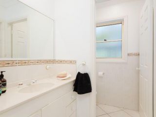 Bonito', 26 Bonito Street - pet friendly housewith aircon Guest house, Corlette - 5
