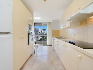Border Terrace Unit 13 - Large apartment walk to beaches and clubs Apartment, Tweed Heads - 3
