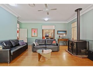 Elegant Home with Pool, Spacious Yard, Pool Table Guest house, New South Wales - 4