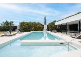 Boutique 2BR Apartment 100m to the Beach with Pool Apartment, Gold Coast - 1