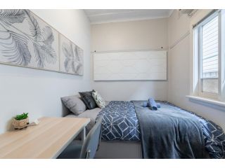 Boutique Private Rm 7 Min Walk to Sydney Domestic Airport - SHAREHOUSE 109R4 Guest house, Sydney - 2