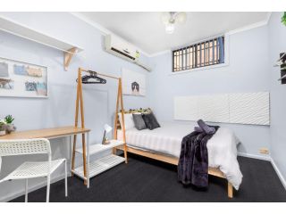 Boutique Private Rm 7 Min Walk to Sydney Domestic Airport - SHAREHOUSE Guest house, Sydney - 2