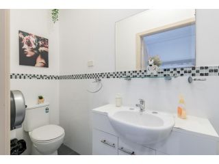 Boutique Private Suite 7 Min Walk to Sydney Domestic Airport 3- ROOM ONLY Guest house, Sydney - 3