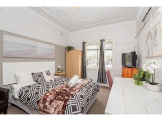 Boutique Private Suite 7 Min Walk to Sydney Domestic Airport - SHAREHOUSE 109R1 Guest house, Sydney - 1