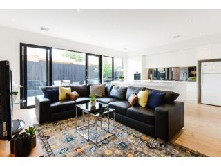 BOUTIQUE STAYS - Murrumbeena Place 1 Guest house, Carnegie - 2