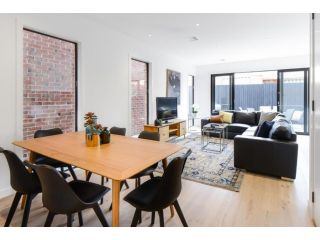 BOUTIQUE STAYS - Murrumbeena Place 1 Guest house, Carnegie - 1