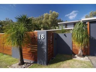 Bramston Beach - Premium Holiday House Guest house, Queensland - 4