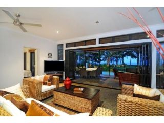 Bramston Beach - Premium Holiday House Guest house, Queensland - 1