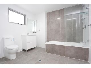 New 2 bedroom Apartment for 7 People Apartment, Penrith - 4