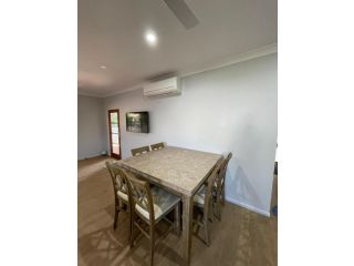 BRAND NEW 4 Bedroom House Guest house, Townsville - 4