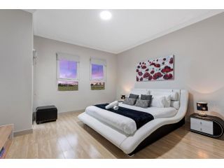 Loemans Lodge - Modern, 5 Bdrms near Melbourne Airport Villa, Victoria - 4