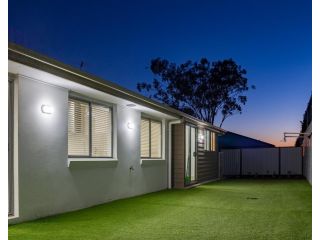 Brand New Executive Living 36 Guest house, Queensland - 4