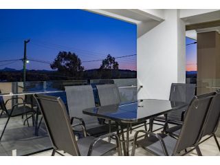 Brand New Executive Living 36 Guest house, Queensland - 1