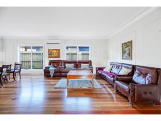 Brand new five-bedroom house Guest house, Victoria - 4