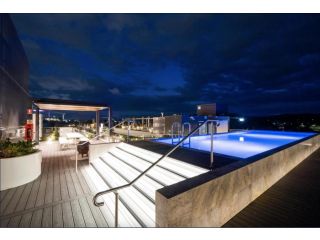 The Hamptons - Lux 2 Bed 2 Bath, Pool - Central Location Apartment, Canberra - 2