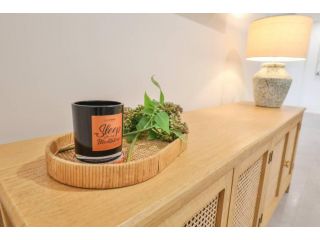 Brand New 3 bedroom, 2 bathroom Townhouse Guest house, Victoria - 5