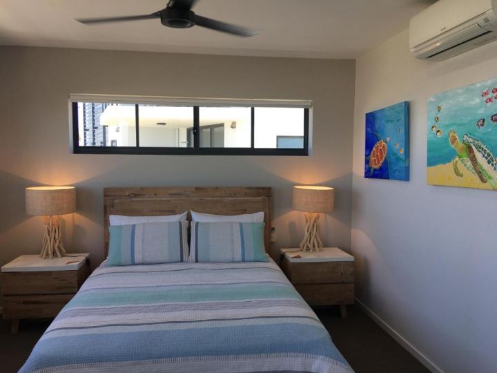 NEW UPMARKET COMFORTABLE 2 Bed, 2 Bath, OCEAN VIEWS, 250m to BUDDINA BEACH! Apartment, Buddina - imaginea 14