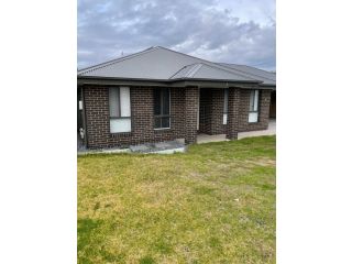 Breakaway new 4br house 5 mins to albury city Villa, New South Wales - 1