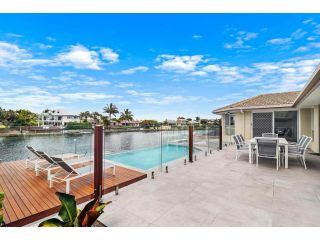 Breathtaking 4BR Resort like House Right Near Wurtulla Beach With Infinity Pool Guest house, Kawana Waters - 2