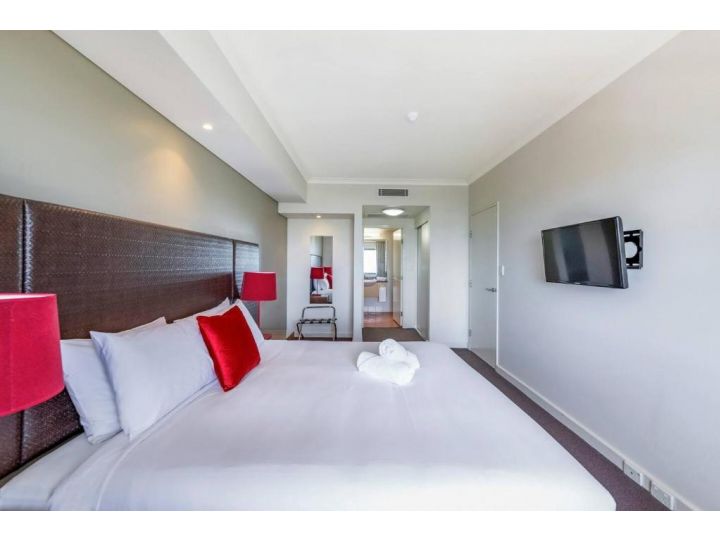 Breezy Harbourfront Resort with Seaviews & Pool Apartment, Darwin - imaginea 9