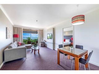 Breezy Harbourfront Resort with Seaviews & Pool Apartment, Darwin - 3