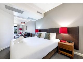 Breezy Harbourside Getaway - Balcony & Resort Pool Apartment, Darwin - 3