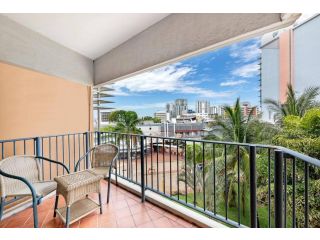 Breezy Harbourside Getaway - Balcony & Resort Pool Apartment, Darwin - 1