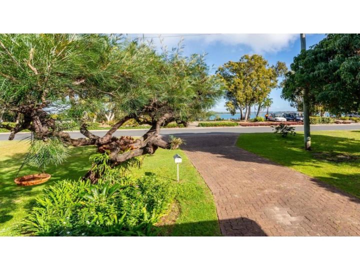 Bribie Beach House, Waterfront directly across the road - Solander Esp, Banksia Beach Guest house, Bribie Island - imaginea 19