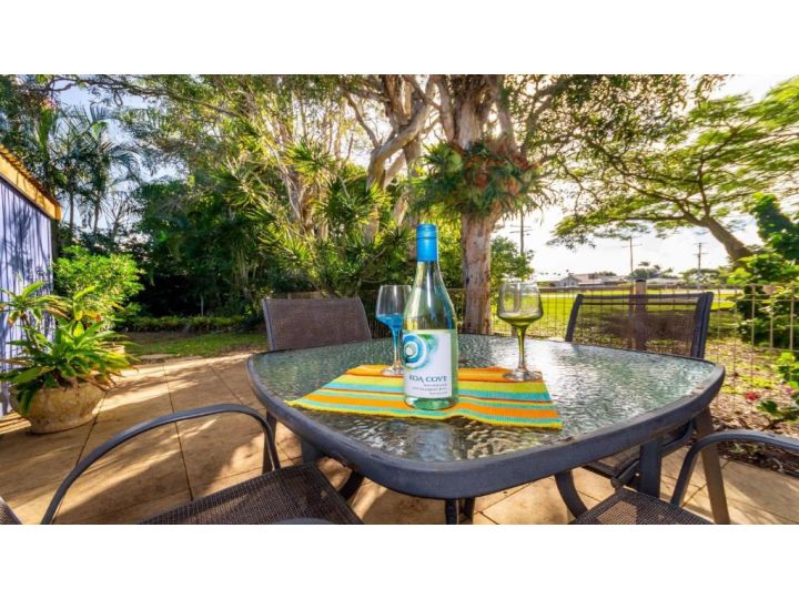 Bribie Beach House, Waterfront directly across the road - Solander Esp, Banksia Beach Guest house, Bribie Island - imaginea 7