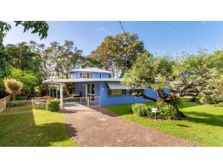 Bribie Beach House, Waterfront directly across the road - Solander Esp, Banksia Beach Guest house, Bribie Island