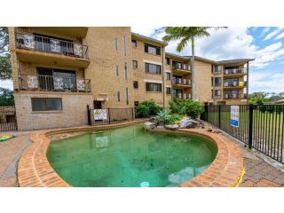 Bribie Escape, Top Floor Unit with Waterviews Guest house, Bellara - 1