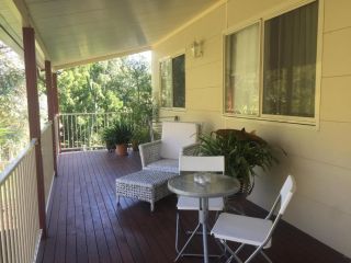 Bright & Beautiful Home On The Hills! Chalet, Western Australia - 1