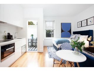 Bright and Beautiful Studio in Quiet Neighbourhood Apartment, Sydney - 2