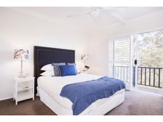 Bright and Spacious Family Home With Leafy Deck Guest house, New South Wales - 1