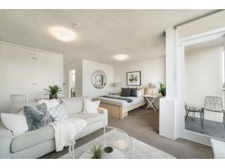 Bright and Sunny Studio Apartment Apartment, Sydney - 4