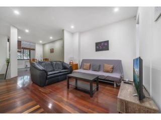 Bright Central Darlinghurst Apartment, Sydney - 2