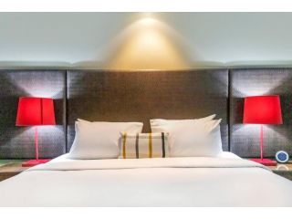 Bright Side Resort Living with Pool on Esplanade Apartment, Darwin - 5