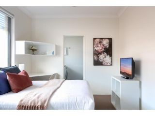 Bright Studio Steps from Westmead Hospital Apartment, Sydney - 2