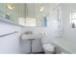 Bright Studio with Amazing City Views Apartment, Sydney - 3