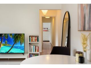 Bright & Sunny 2-Bed Kensington Apartment Apartment, Sydney - 1