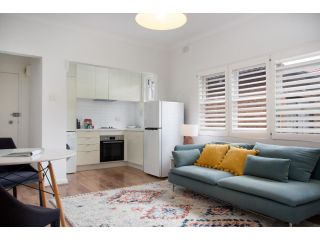 Bright & Sunny 2-Bed Kensington Apartment Apartment, Sydney - 3