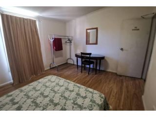 Brightly Lit and Comfy Double Room. Best price!bla Guest house, Sydney - 5